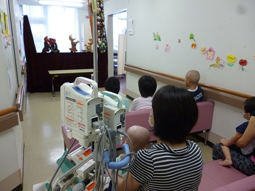 「ニッキ」の皆さんが成田赤十字病院での公演のために来てくださいました。