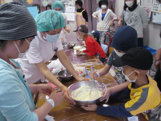 12月14日　こども病院　クッキー作り