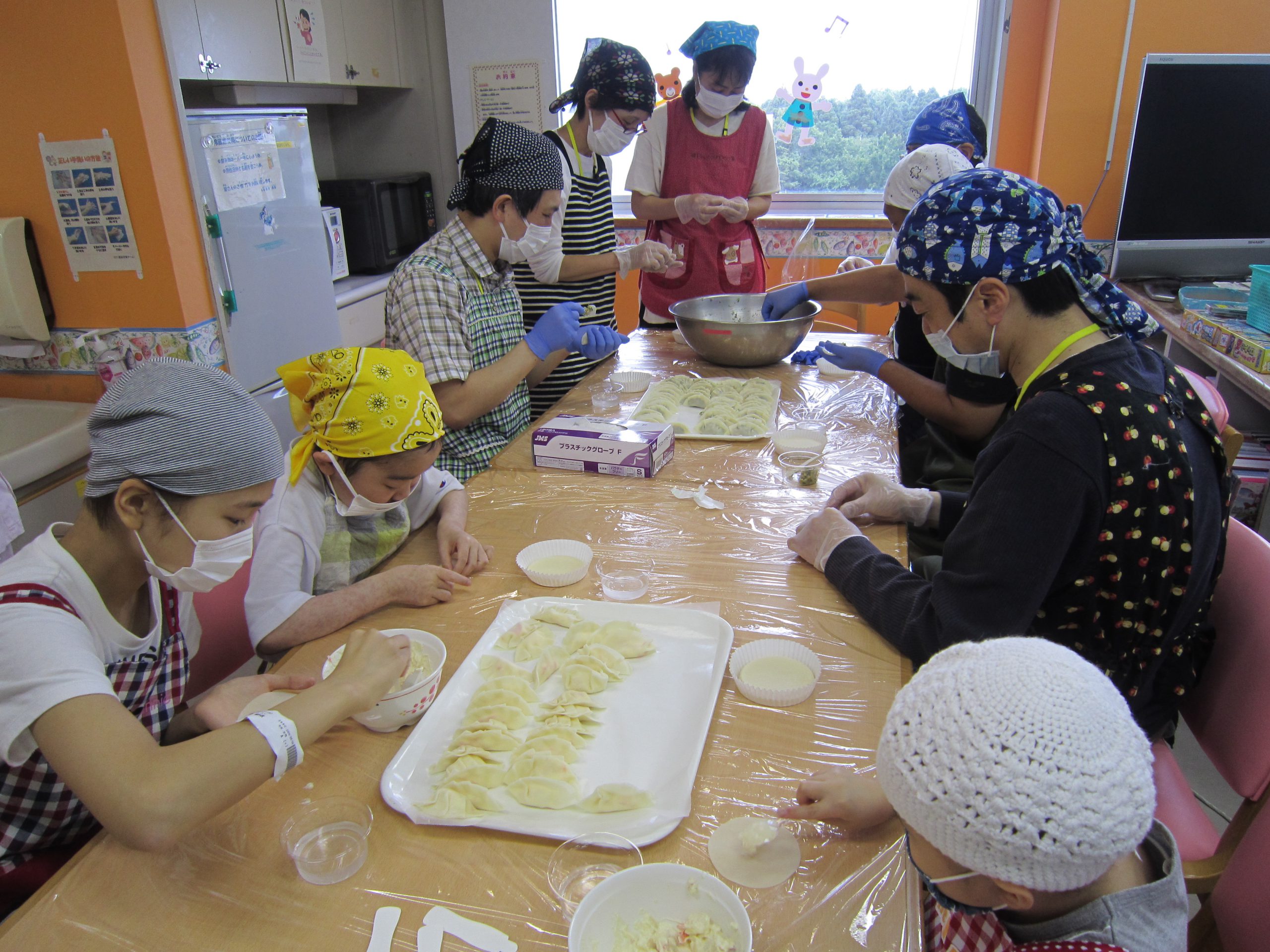 ６月８日　千葉県こども病院　父の日　餃子・おにぎりパーティー