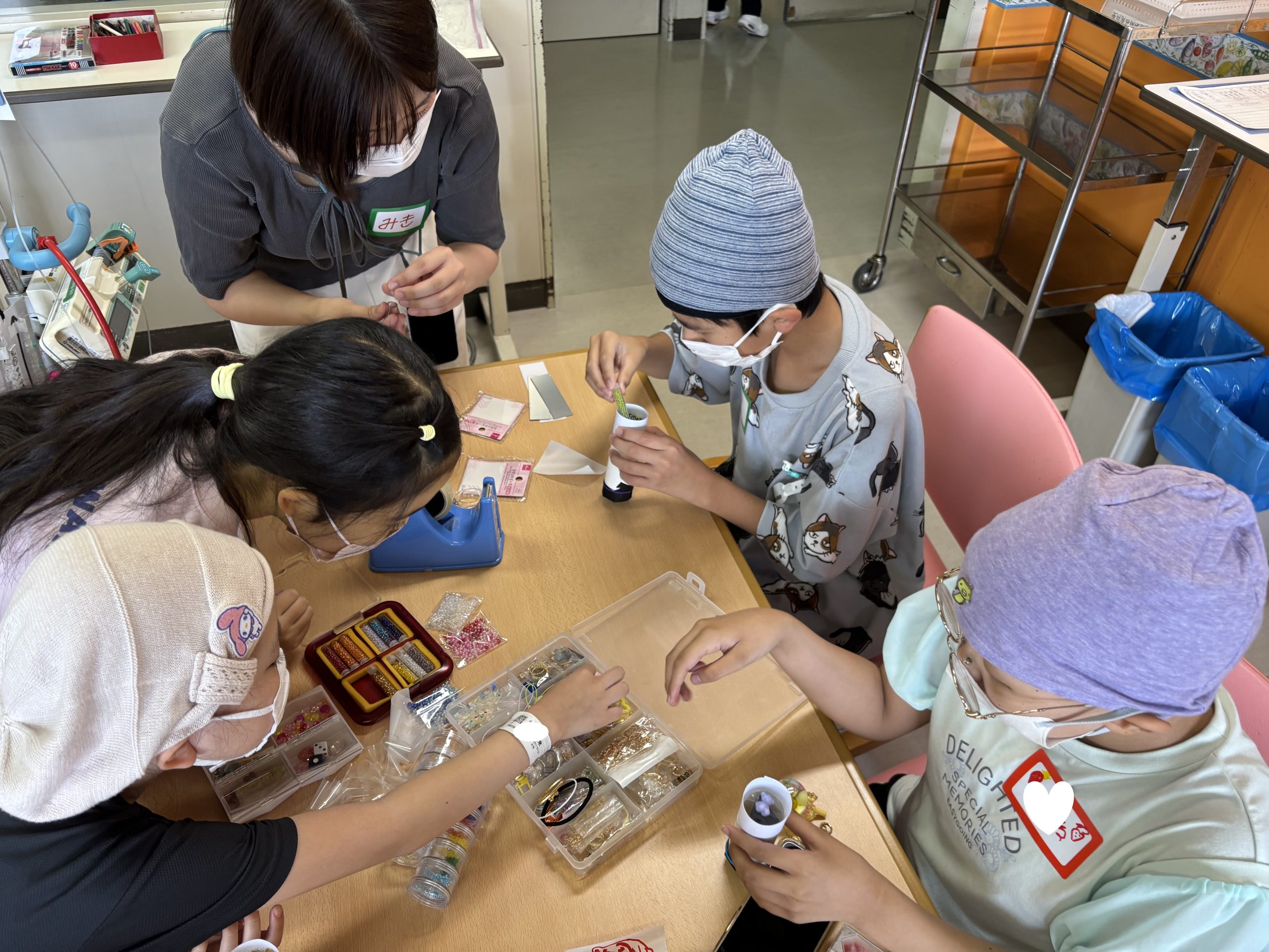 8月13日　千葉県こども病院　大学生との万華鏡作り