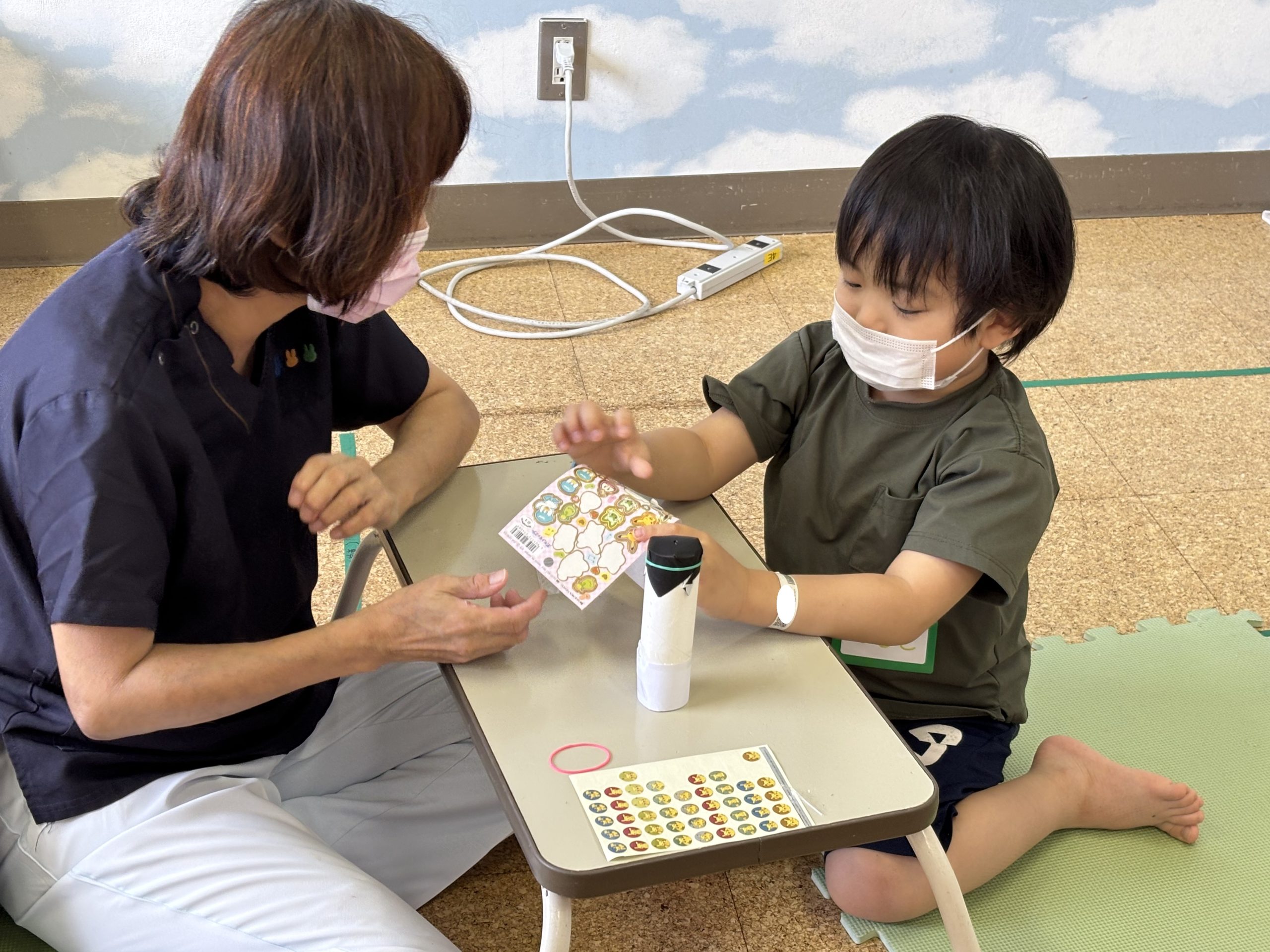 8月13日　千葉県こども病院　大学生との万華鏡作り