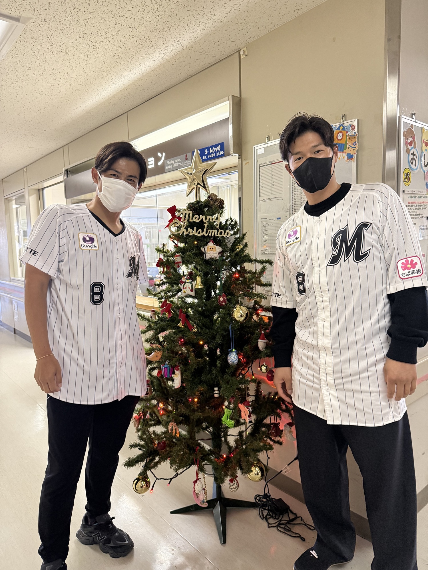 12月15日 千葉県こども病院 今江敏晃さん・中村奨吾選手の病棟訪問